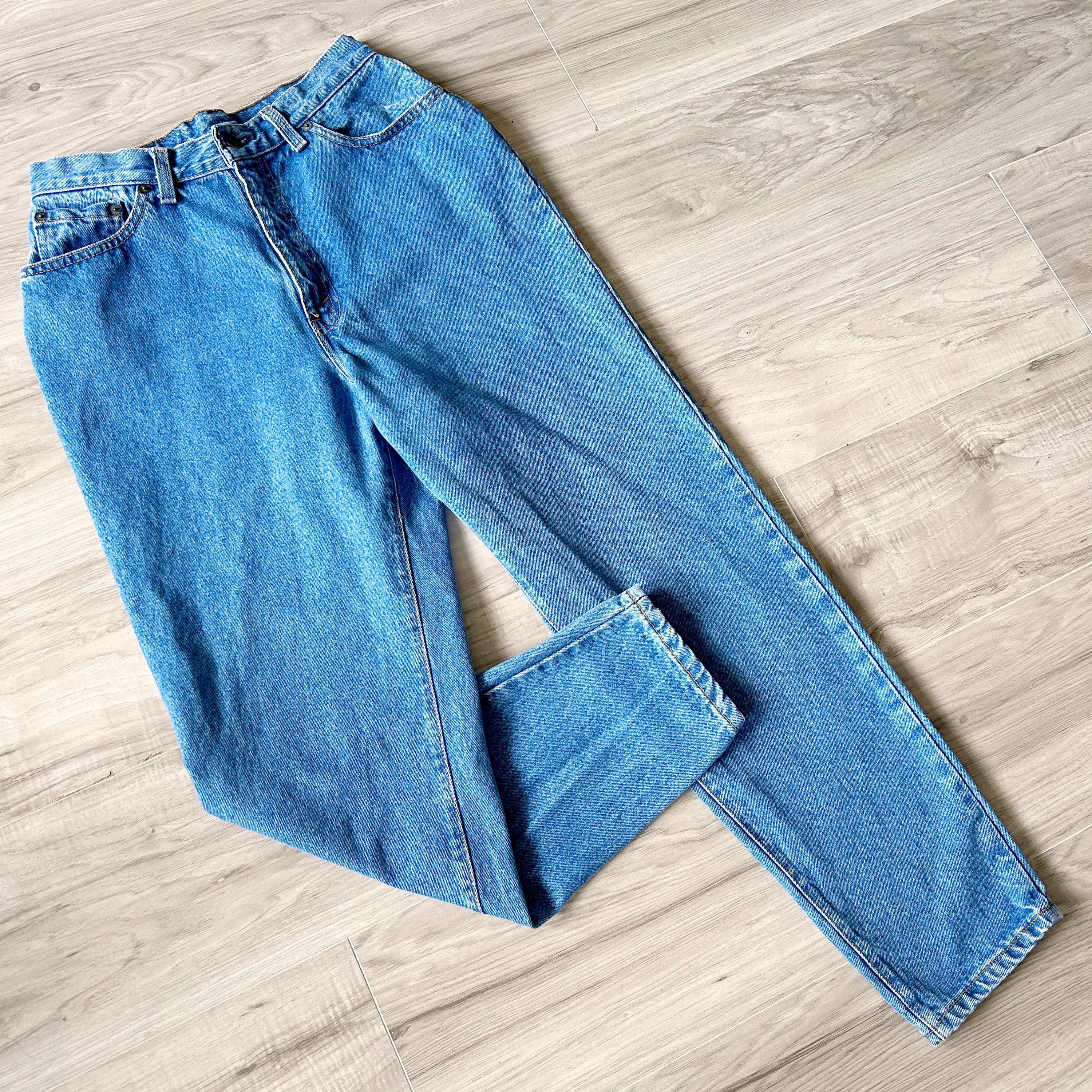 Vintage Levi's 16505 Medium Wash Denim High Waist Tapered Leg Red Tab Jeans USA 28 x 29