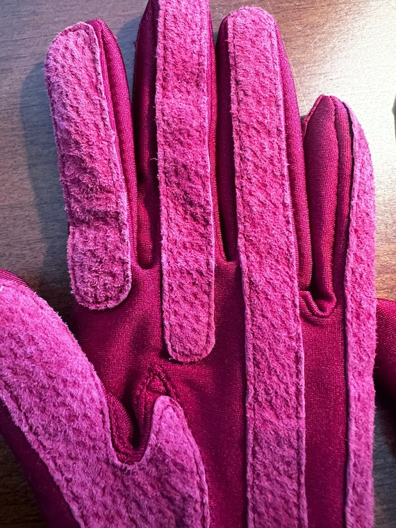 Vintage red stretch Isotoner driving gloves, acry… - image 4