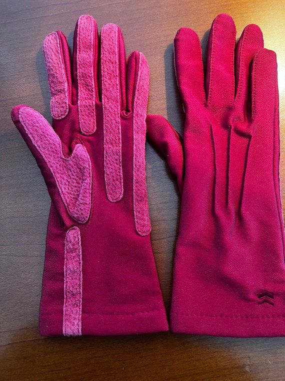 Vintage red stretch Isotoner driving gloves, acry… - image 3