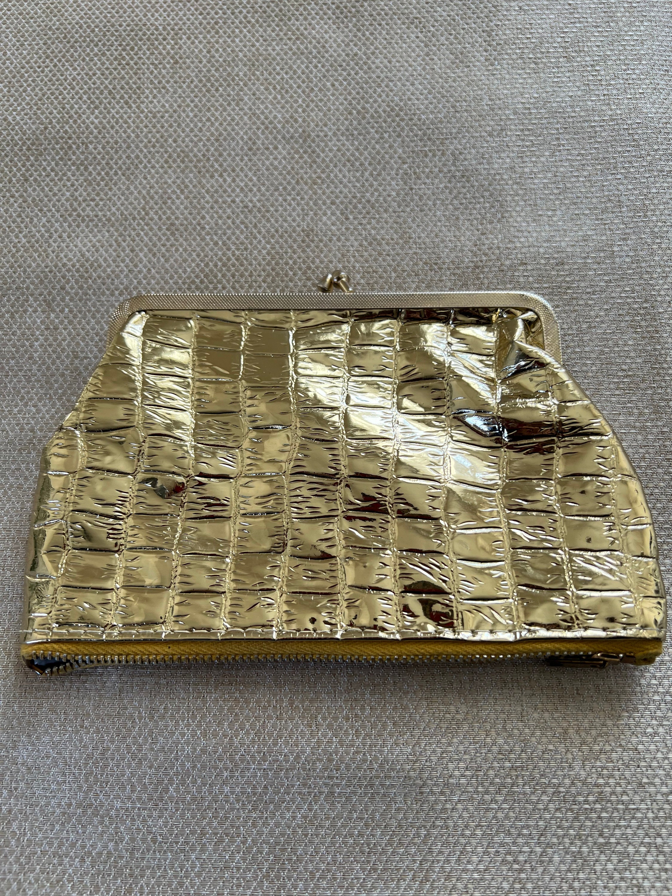 A variety of chick kiss mouth gold bag coin purse cosmetic bag