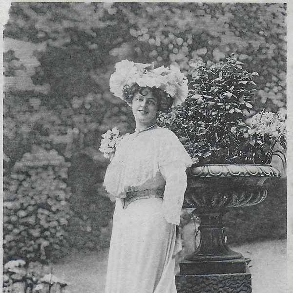 RPPC British Actress Marie Studholme,  Theatre Star, Famed Beauty, Long White Dress, Hat, Posted 1904, In the Garden