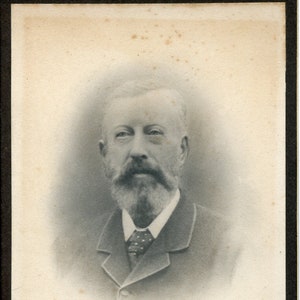Vintage Schrankkarte eines alten Gentleman Moustache & Bart, Shirt, Spotty Tie, Edwardian Foto, Social History, Herrenmode