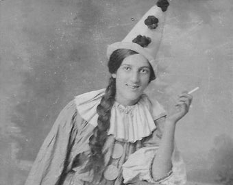 Digitale download foto van origineel, Eva, Pierrot, roker, clown, lang haar, verkleden, knutselen, kunstprojecten, tijdschriften, 300DPI