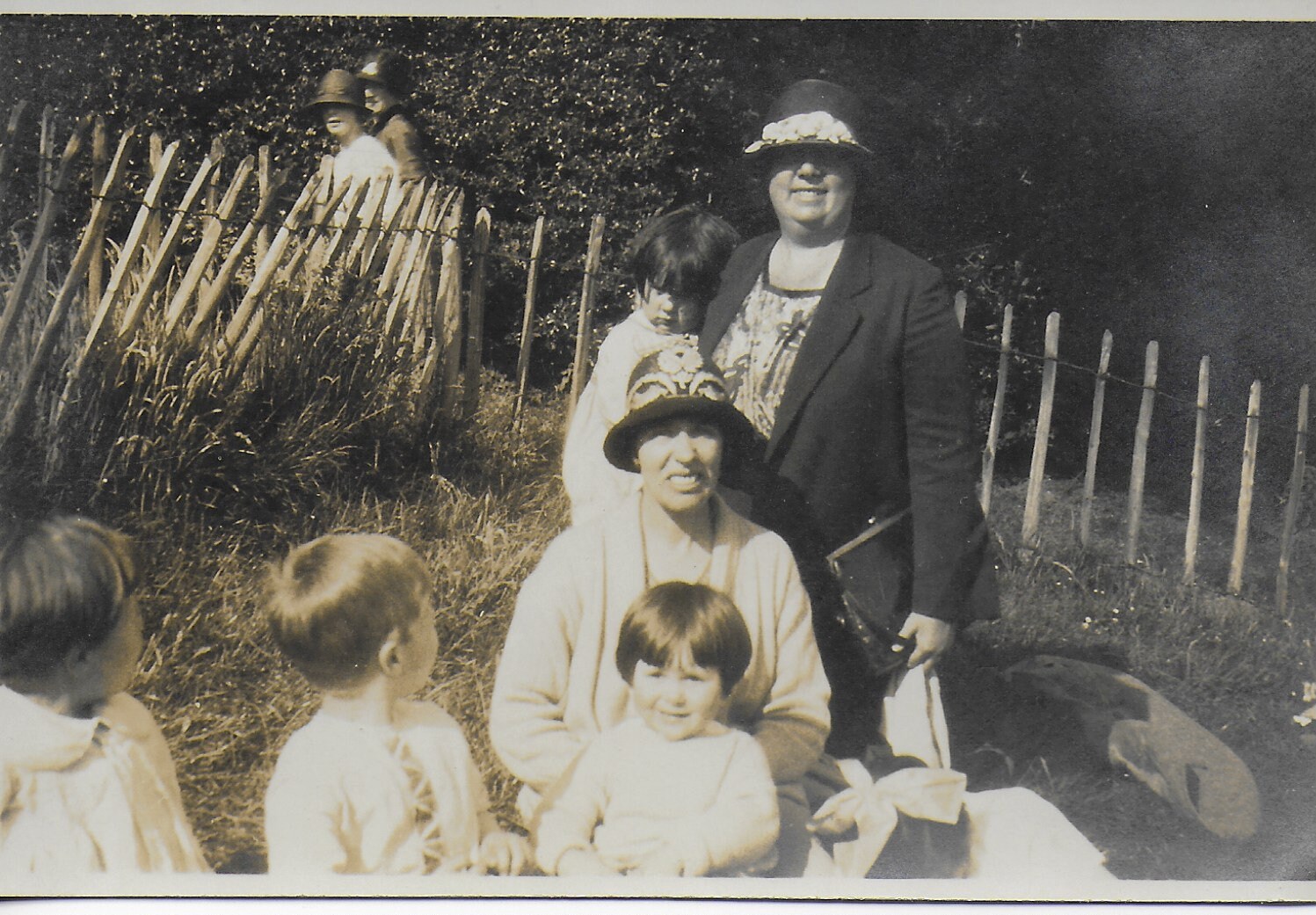 Vintage Photograph, Ladies Cloche Hats, Children, Everyday Life, Friends, Day Out, Ladies in Hats, Hill Top,