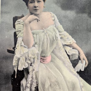 Stara pocztówka, aktorka Miss Marie Tempest, gwiazda teatru, słynna piękność, piękna, wspaniała zielona sukienka, wysłana w 1906 r.