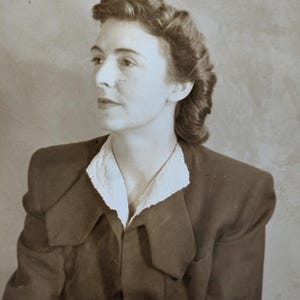 Vintage Photograph2 coloriée à la main, sépia, jeune femme, fin des années 1930