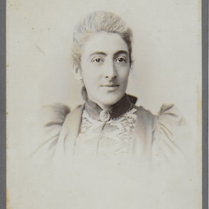 Photo victorienne, carte de visite, jeune femme, grandes manches, Willis, Cardiff