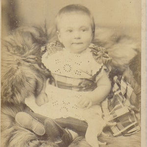 Victorian Photo, Cabinet Card, Baby Photo, Pretty Dress, The AP Compnay, Luton