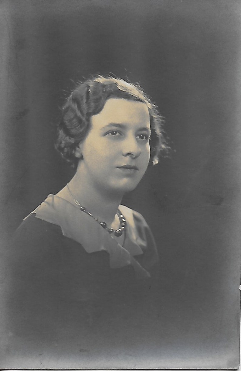 RPPC Wavy Hair Oxford Studio Lace Collar Portrait Hair Style Young Lady