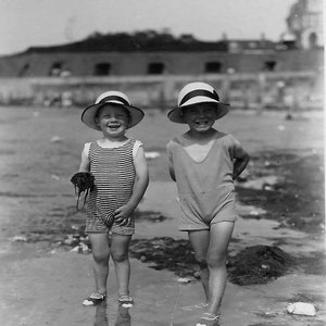 Digital Download, Edwardian Children, Day At Beach, Swimsuits, Sun Hats, , Fashion, Social History 300 DPI
