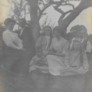 Vintage Photo, Edwardian, Family Under Tree, Faded Memories, Edwardian Fashion, Family Portrait, Generations, Social History