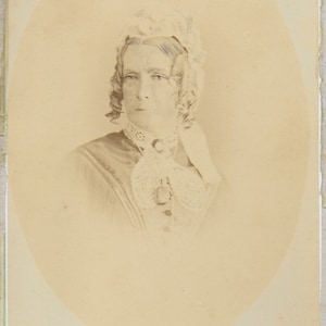 Viktorianische Kabinettskarte, alte Dame in Bonnet, Lace Bonnet, Victorian Fashion, Boning & Small,