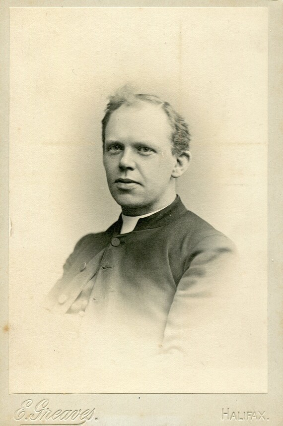 A Victorian the Vicar Curly Hair Dog Collar Etsy