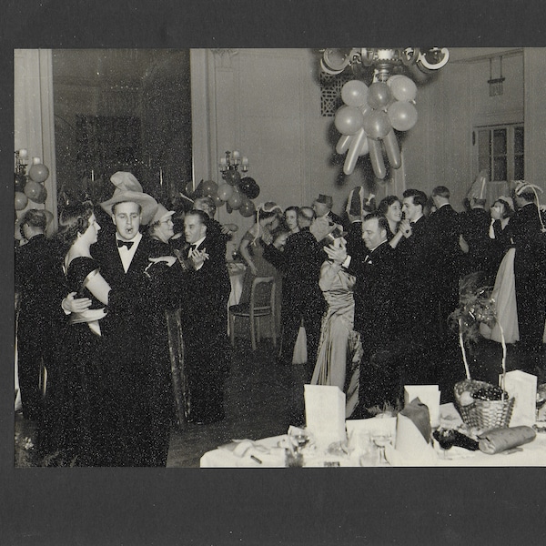 Vintage Photo, Dinner Dance, Dance, Dinner Jacket, Evening Gowns, Balloons, Dancing, Smoking, Social Gathering Fashion, Social History