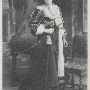 Vintage Postcard,  British Actress Margaret Hungerford   Theatre Star, Famed Beauty,  Lovely Dress