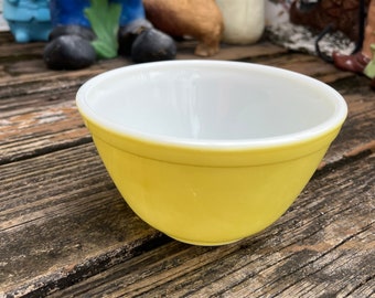 Pyrex Verde Green Yellow 401 Mixing Bowl Vtg Kitchen White Glass Dish Vintage 70s 80s