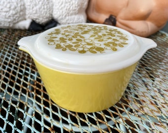 Pyrex Verde Olives 473 Casserole With Opal Patterned Lid Round Green Yellow Glass Baking Dish Vtg 70s Vintage 1970s. White Milk Glass Mtg