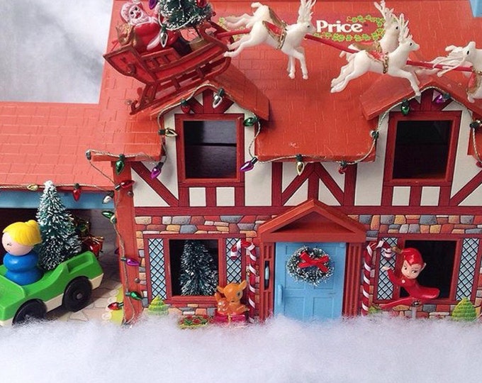 Christmas Vintage Fisher Price House With Santa Claus, Sled, Reindeer