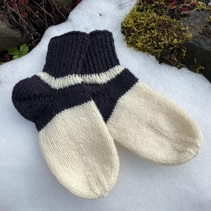 Thick children&#39;s socks made of sheep&#39;s wool.