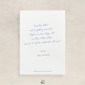 Plantilla de Canva digital editable con texto "Reserva la fecha" escrito a mano / Guión atemporal