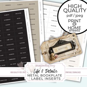 Op de afbeelding: Een verzameling printbare vellen met zwarte, crème en kraftkleurige labels met woorden als Thankful, Notes en Cherished. Een decoratief label met een metalen boekplaatframe met het opschrift Memories en kleine papieren bloemen is afgebeeld.