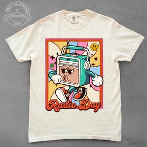 Retro Radio Day T-shirt - Vintage Groovy jaren 70 Cartoon graphic tee, uniseks T-shirt, vintage T-shirt, retro shirt, graphic T-shirt, Groovy shirt, jaren 70