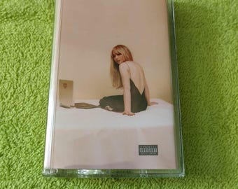 Sabrina Carpenter – Emails I Can't Send - Casete. Pop, Festivo, Electrónica, Folk, Música del Mundo, Country, Dance-pop, Indie Pop, Balada