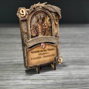 Carta de madera inspirada en Hearthstone con tu personaje de World of Warcraft
