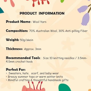 K&ouml;nnte beinhalten: Eine Produktinformationskarte f&uuml;r Wolle mit einem hellpfirsichfarbenen Hintergrund und Blumenillustrationen. Die Textdetails umfassen: Product Name: Wool Yarn, Composition: 70% Australian Wool, 30% Anti-pilling Fiber, Weight: 50g/skein, Thickness: ca. 3mm.