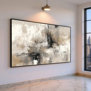 Può includere: Un set di tre tazze in ceramica con finitura opaca e macchiettata. Le tazze sono nei toni del crema, grigio chiaro e grigio scuro. Ogni tazza ha un design semplice e minimalista.