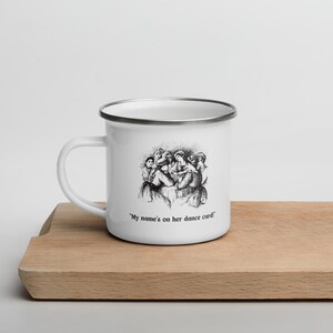 Mon nom est sur sa carte de danse ! vintage Lesbiennes émaillées Tasse spirituelle historique parade nuptiale LGBTQ+