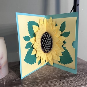 Carte de vœux pop-up aux couleurs vives faite main