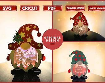 Pode incluir: Decoração de gnomo de Natal em madeira com um chapéu vermelho adornado com estrelas e uma folha verde de azevinho. O corpo do gnomo é uma esfera transparente com uma cena de inverno no interior. A imagem também inclui o texto "SVG", "CRICUT" e "PDF".