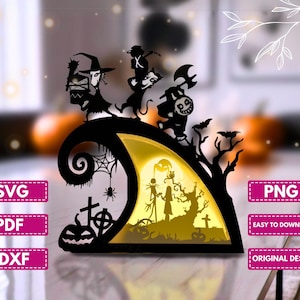 Puede incluir: Silueta negra de una decoración luminosa con temática de Halloween. El diseño presenta personajes y escenas de una popular película de animación. Incluye las palabras "SVG", "PDF", "DXF", "PNG", "EASY TO DOWNLOAD" y "ORIGINAL DESIGN".