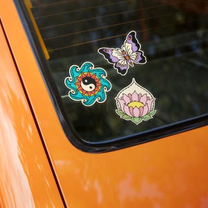 Pacchetto di adesivi spirituali: adesivi in vinile con farfalla, Yin Yang e fiore di loto (set di 3)