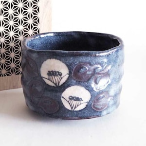 Japanese Mino Ware Matcha Bowl – Nezumi Shino Camellia | Handmade by Tamaki Yasuo | Japanese Tea Bowl with Wooden Box | Unique Ceramic Gift