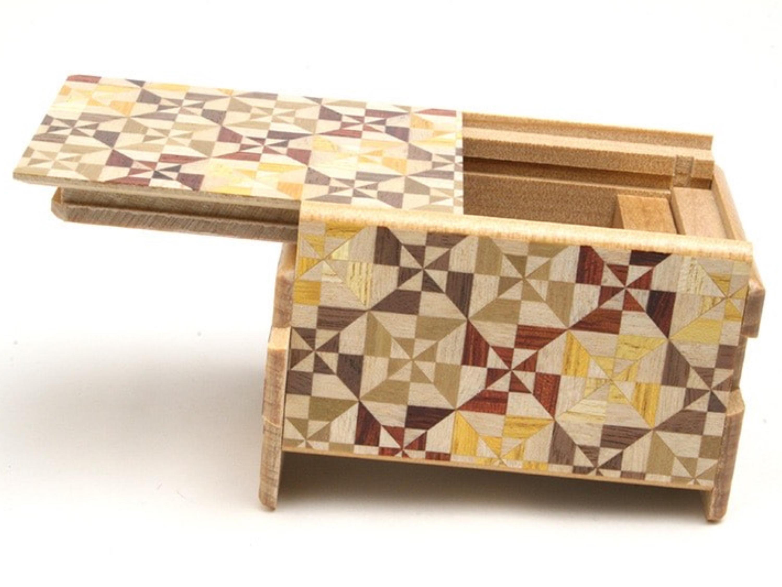 Japanese puzzle box, Yosegi Hakone secret puzzle mini 8 cm ( 3.1 inch