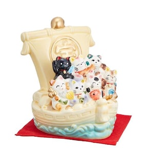 Japanese Lucky Cat Treasure Ship | Setoyaki Ceramic Ornament | Ale-net Maneki Neko Figurine,Japanese Ceramic Decor,Cat Lover Gift,ManekiNeko