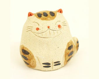Japanese Handmade Smiling Cat Figurine – Nittarineko (Medium) | Japanese Mino Ware Lucky Charm,Traditional Maneki Neko,Lucky Cat