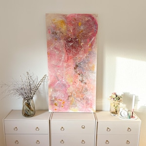 Abstrakte Kunst auf Leinwand – Einzigartiges Wandbild in Rosa- und Goldtönen