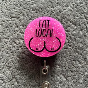 Portatarjetas de identificación retráctil con carrete para identificación de Eat Local, color rosa