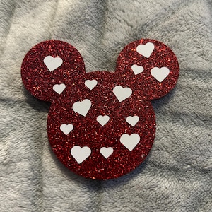 Portatarjetas de identificación retráctil con forma de cabeza de ratón y corazones de San Valentín