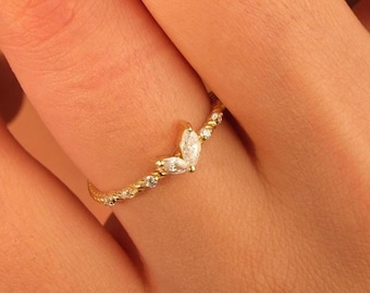 Personalisierte Herz Birthstone Ring, 2 Birthstone Ring, Mutters Ring, Zierliche Stapel Schmuck Bedeutungsvolles Geschenk für Sie, Weihnachtsgeschenk