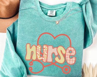 Nurse Sweatshirt Faux Patchwork Stethoscope Heart Comfort Colors Registered Nurse RN Gift Nursing Student Crewneck Retro Aesthetic Top
