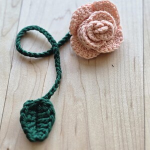 Schema per segnalibro all'uncinetto con fiori e rose: modello floreale facile in PDF (set di tre)