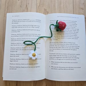 Handmade Crochet Strawberry Bookmark – 100% Cotton Yarn Book Accessory with Flower