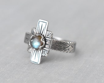 Labradorite Ring. Gemstone Ring