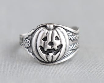 Pumpkin Spoon Ring. Dainty Ring