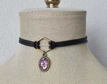 Gargantilla de ópalo morado. 8 opciones de color ópalo. Gargantilla hexagonal de piel sintética o ante.