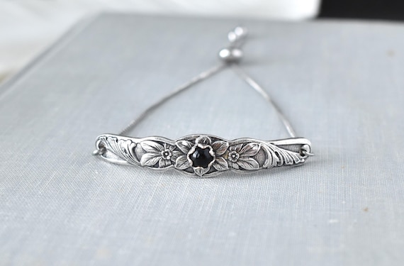 Floral Onyx Bracelet. Gemstone Bracelet. Adjustable Bracelet. Dainty Jewelry.